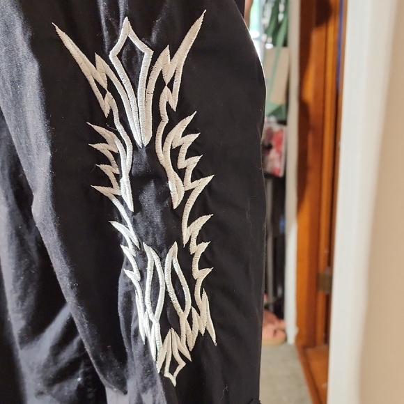 Men's Black Embroidered Button Down Shirt - Picture 3 of 7